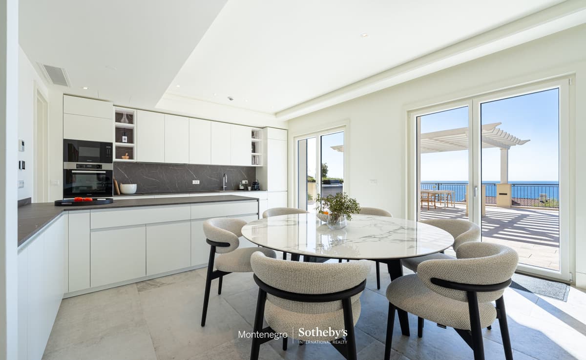 فيلا فاخرة بأربع غرف نوم في Marina Village, تيفات، خليج لوستيكا — صورة 5 من 34