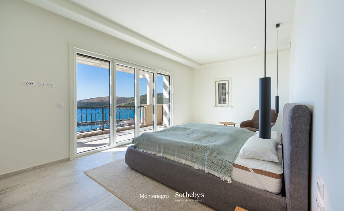 فيلا فاخرة بأربع غرف نوم في Marina Village, تيفات، خليج لوستيكا — صورة 18 من 34