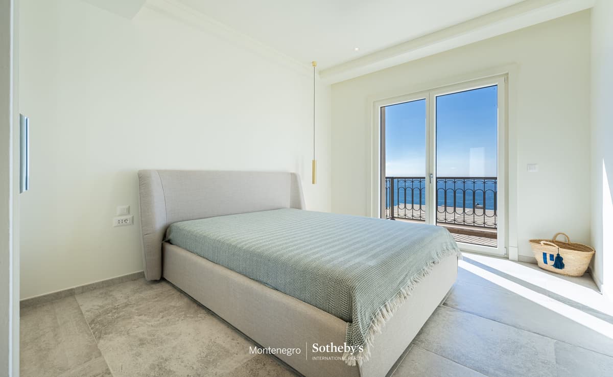 فيلا فاخرة بأربع غرف نوم في Marina Village, تيفات، خليج لوستيكا — صورة 12 من 34
