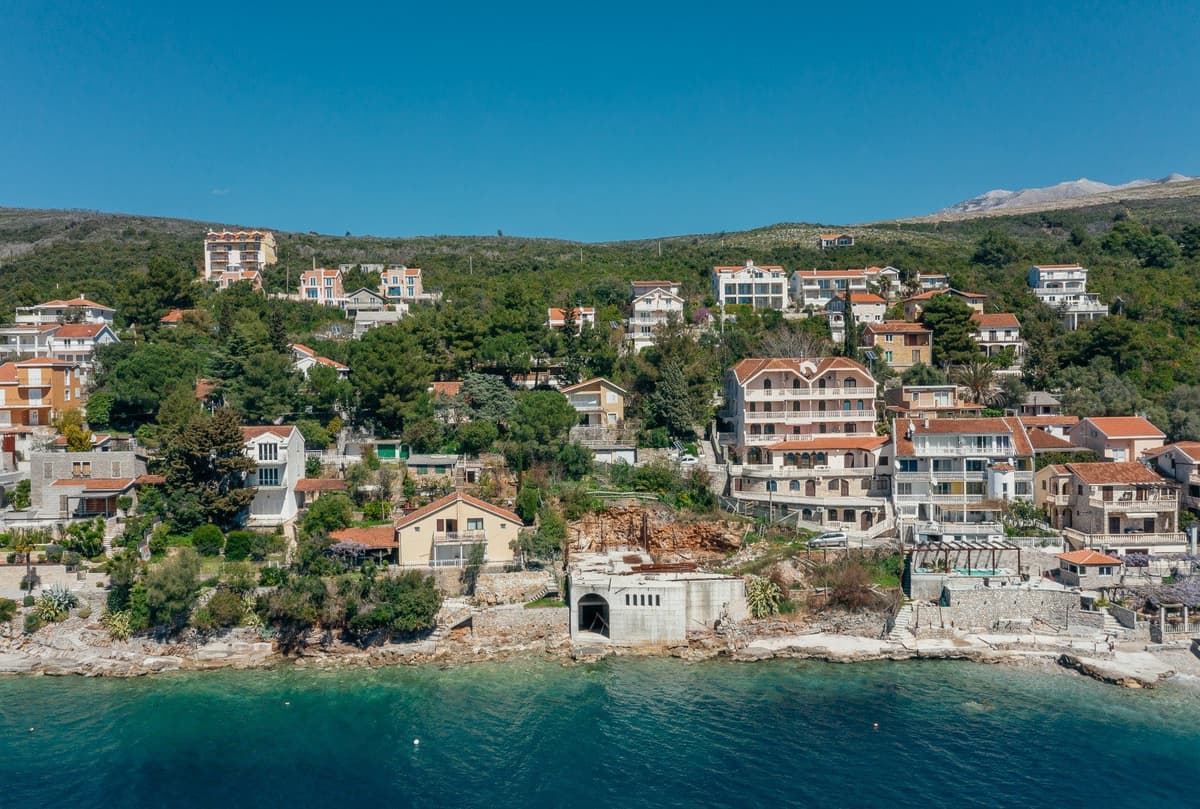 Bigovo - denize sıfır inşaat arazisi, Kotor, Bigovo — 13 fotoğraftan 2.