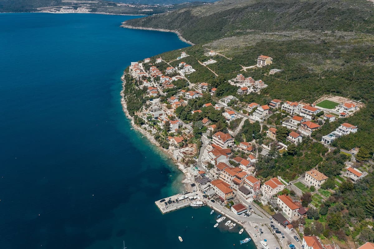 Bigovo - denize sıfır inşaat arazisi, Kotor, Bigovo — 13 fotoğraftan 9.