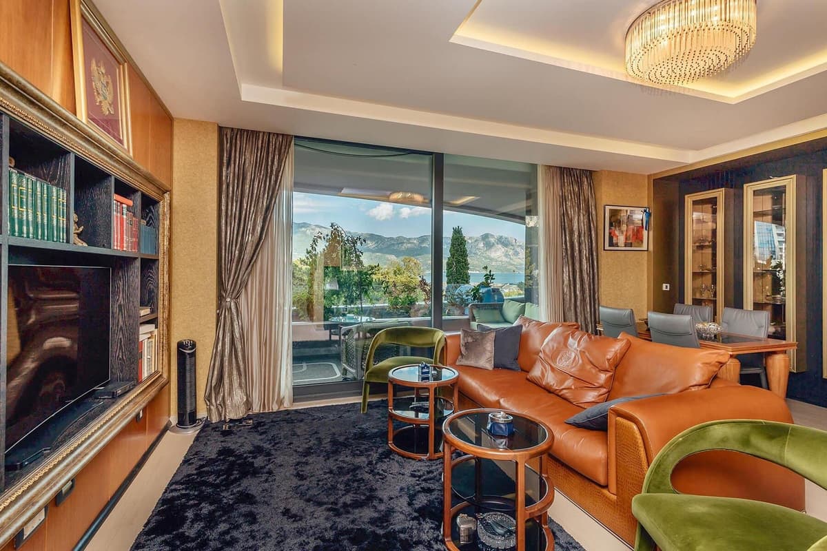 Royal Gardens'ta 2 Yatak Odalı Lüks Daire, Budva, Kraliyet Bahçeleri — 13 fotoğraftan 6.