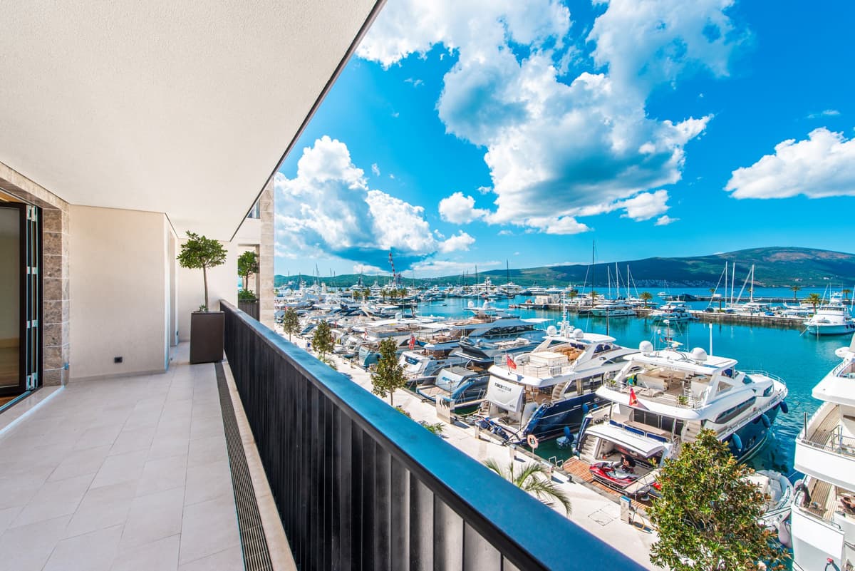 Savremeni dvosobni stan u zgradi Baia, Tivat, Porto Montenegro — fotografija 15 od 17