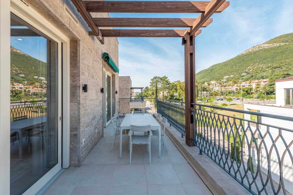 Satılık 1bdr Deniz Manzaralı Daire | Portonovi Herceg Novi, Herceg Novi, Portonovi — 17 fotoğraftan 16.