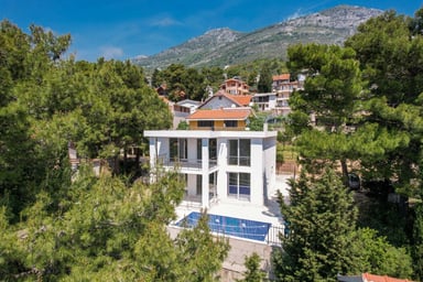 Villa Pine Bar, Bar, Green Belt