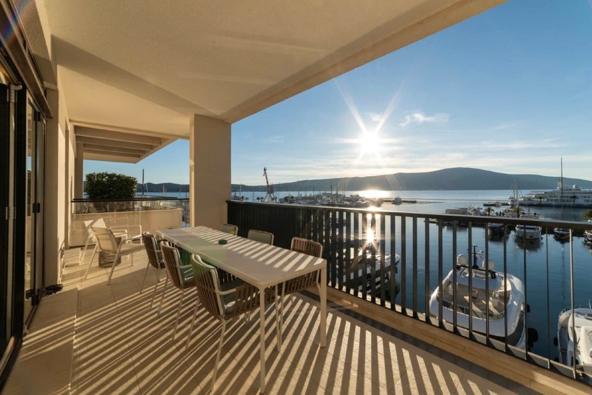 Aqua 2 yatak odalı Waterfront Daire, Tivat, Porto Montenegro — 17 fotoğraftan 5.