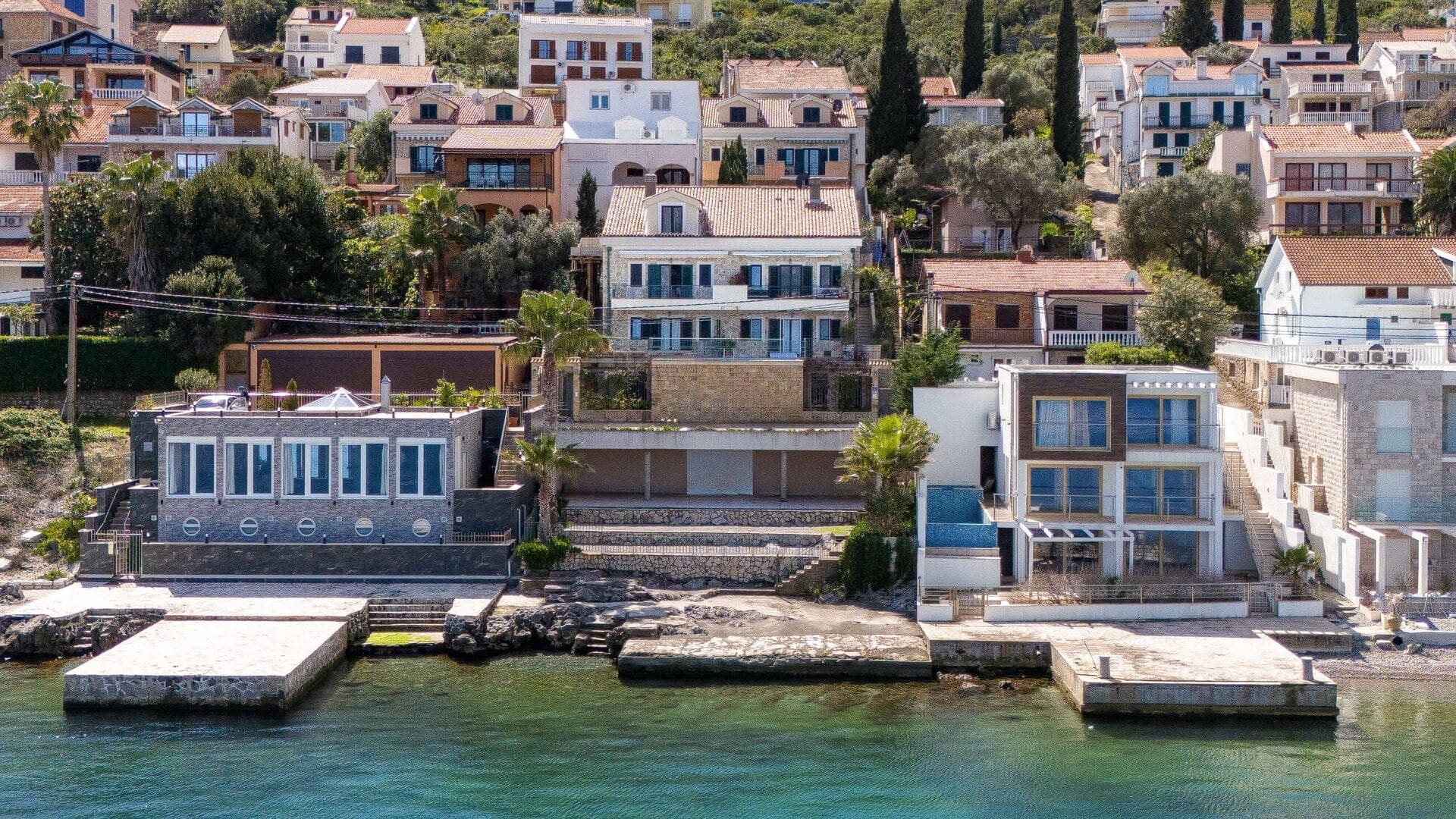 Krasići, dupleks apartman sa 3 spavaće sobe na obali, Tivat, Krasici