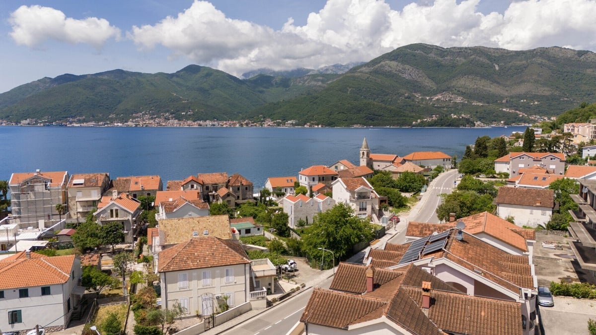 Çağdaş 2bdr Daire, Tivat, Donja Lastva