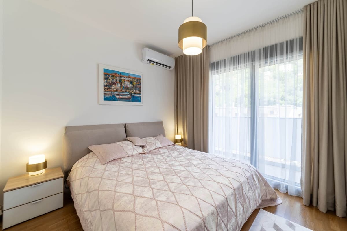 Savremeni stan sa 2 spavaće sobe, Tivat, Donja Lastva — fotografija 7 od 13