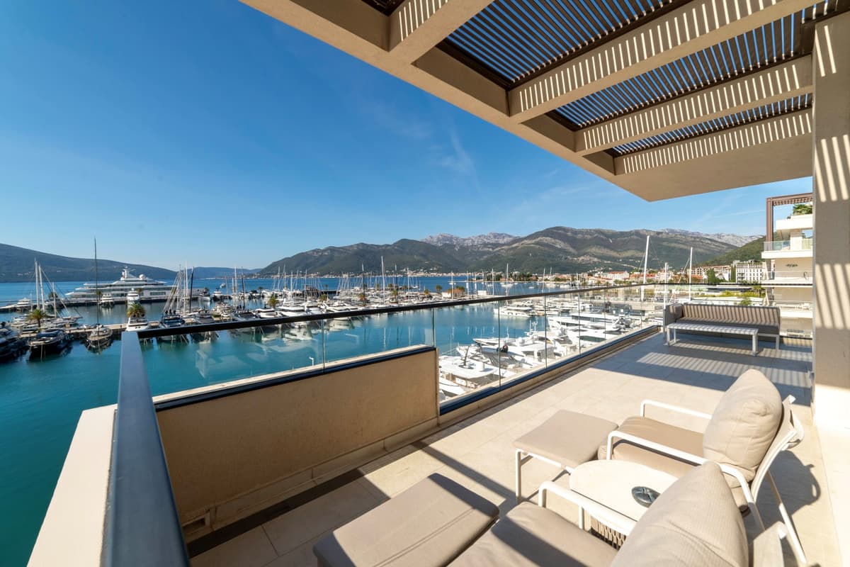 Апартаменты с 3 спальнями Waterfront Aqua, Тиват, Порто Черногория — фото 18 из 20