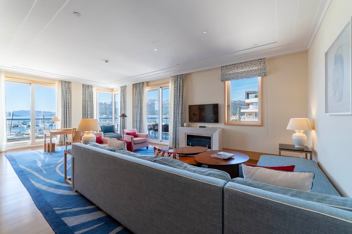 Апартаменты с 3 спальнями Waterfront Aqua, Тиват, Порто Черногория — фото 3 из 20