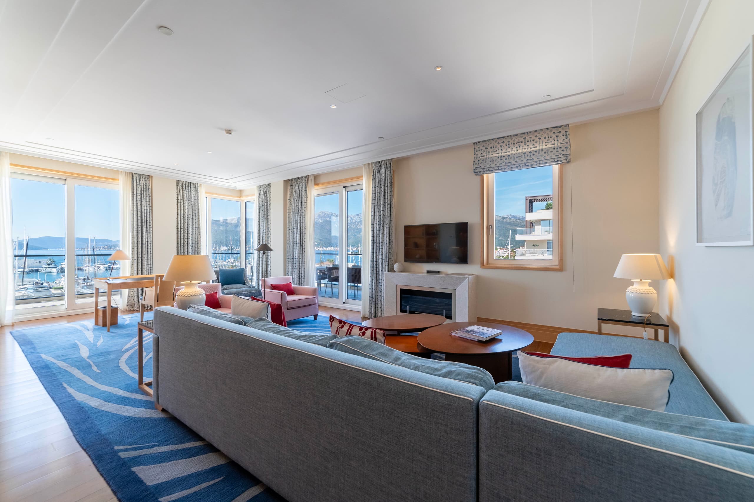 Апартаменты с 3 спальнями Waterfront Aqua, Тиват, Порто Черногория — фото 3 из 20
