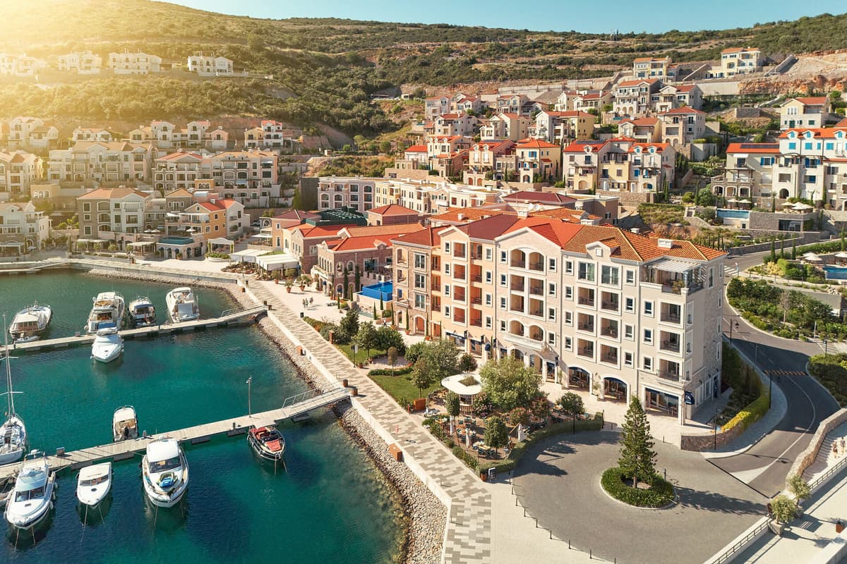 Пентхаус с обслуживанием на набережной Chedi, Тиват, залив Луштица — фото 20 из 20