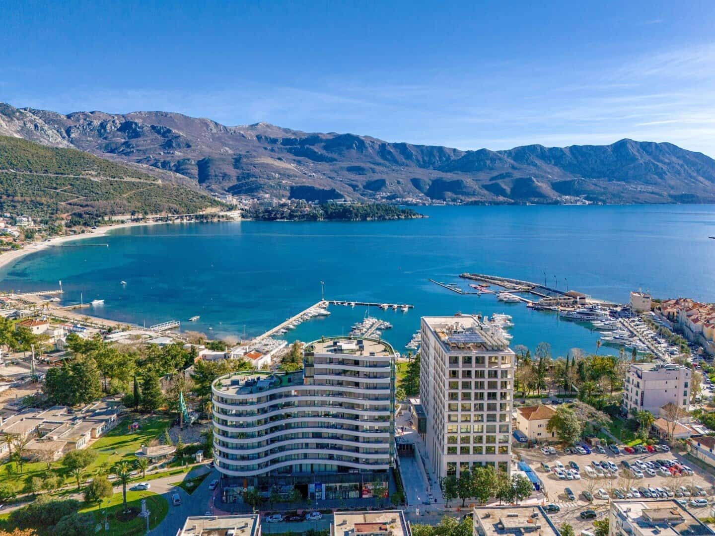 Дизайнерские апартаменты Royal Gardens 2bdr, Будва, Королевские сады