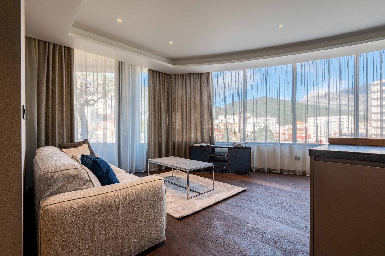 Дизайнерские апартаменты Royal Gardens 2bdr, Будва, Королевские сады — фото 2 из 19