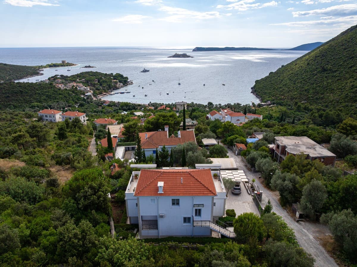Меблированная вилла Zanjice с 5 спальнями, Герцег-Нови, Занице — фото 3 из 36