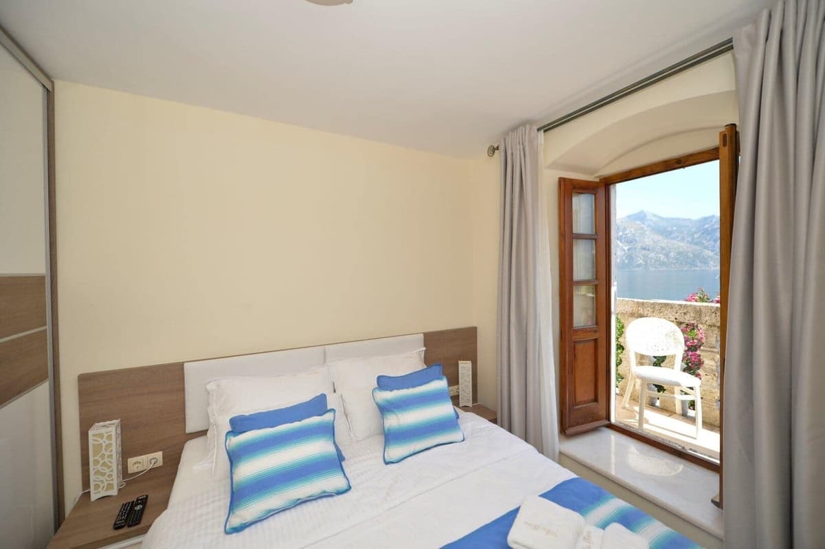 Tarihi taş villa Prcanj, Prcanj, Kotor — 21 fotoğraftan 12.