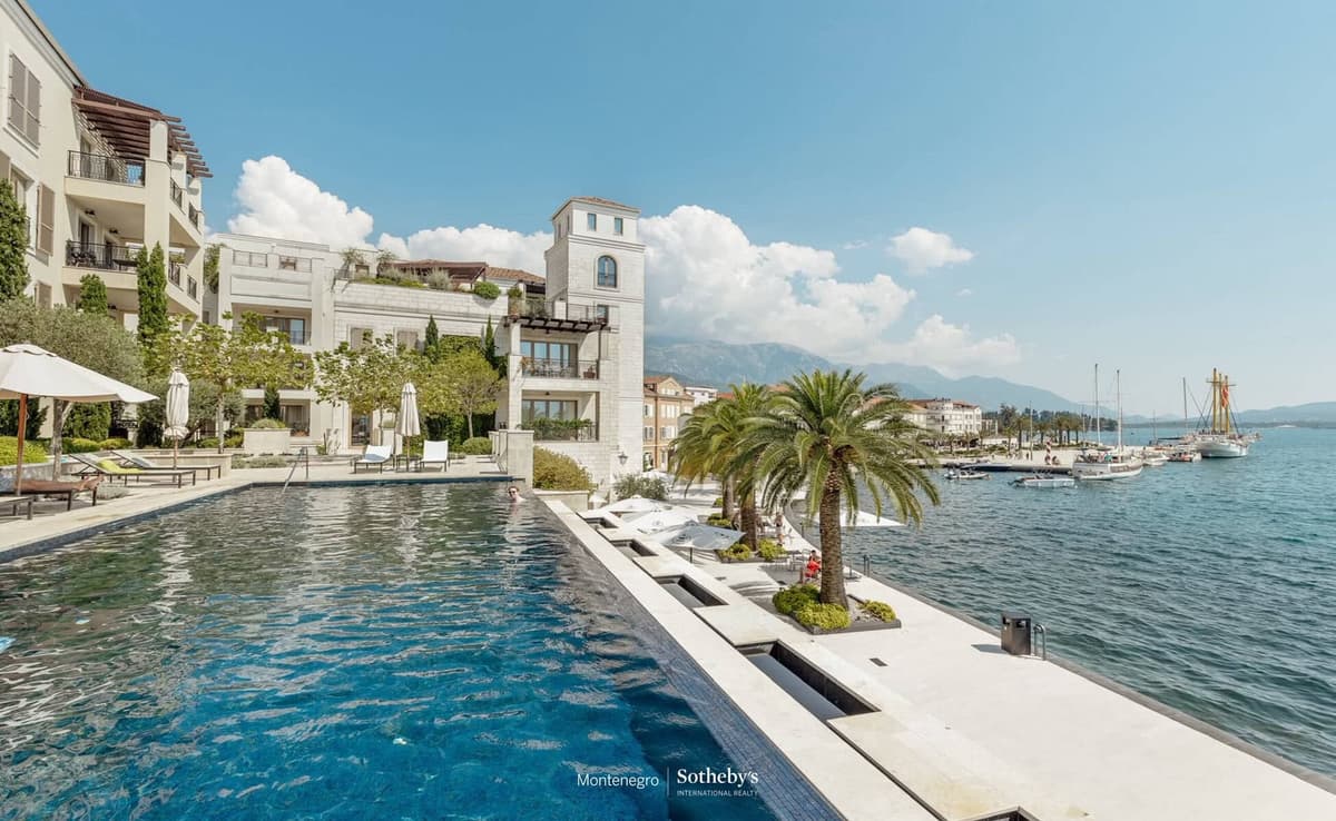 Ksenija binasında kiralık tek yatak odalı daire, Tivat, Porto Montenegro — 19 fotoğraftan 14.