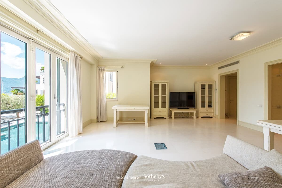 Ozana Two-bedroom Apartment For Rent, Tivat, Porto Montenegro — photo 2 of 17