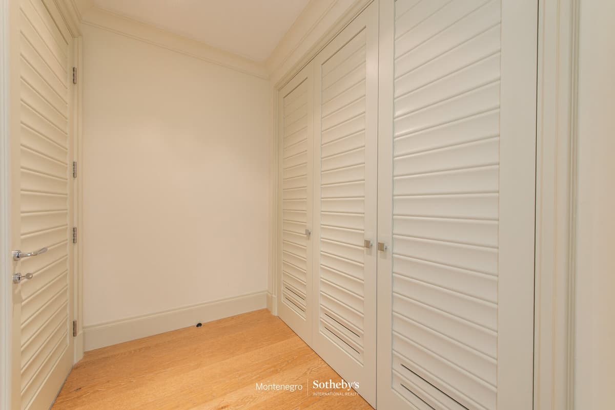 Ozana Two-bedroom Apartment For Rent, Tivat, Porto Montenegro — photo 12 of 17