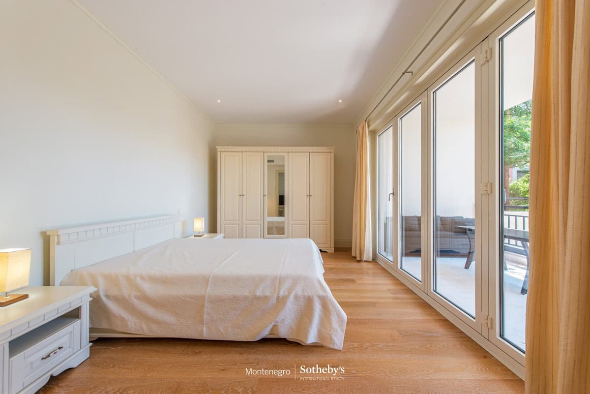 Ozana Two-bedroom Apartment For Rent, Tivat, Porto Montenegro — photo 13 of 17