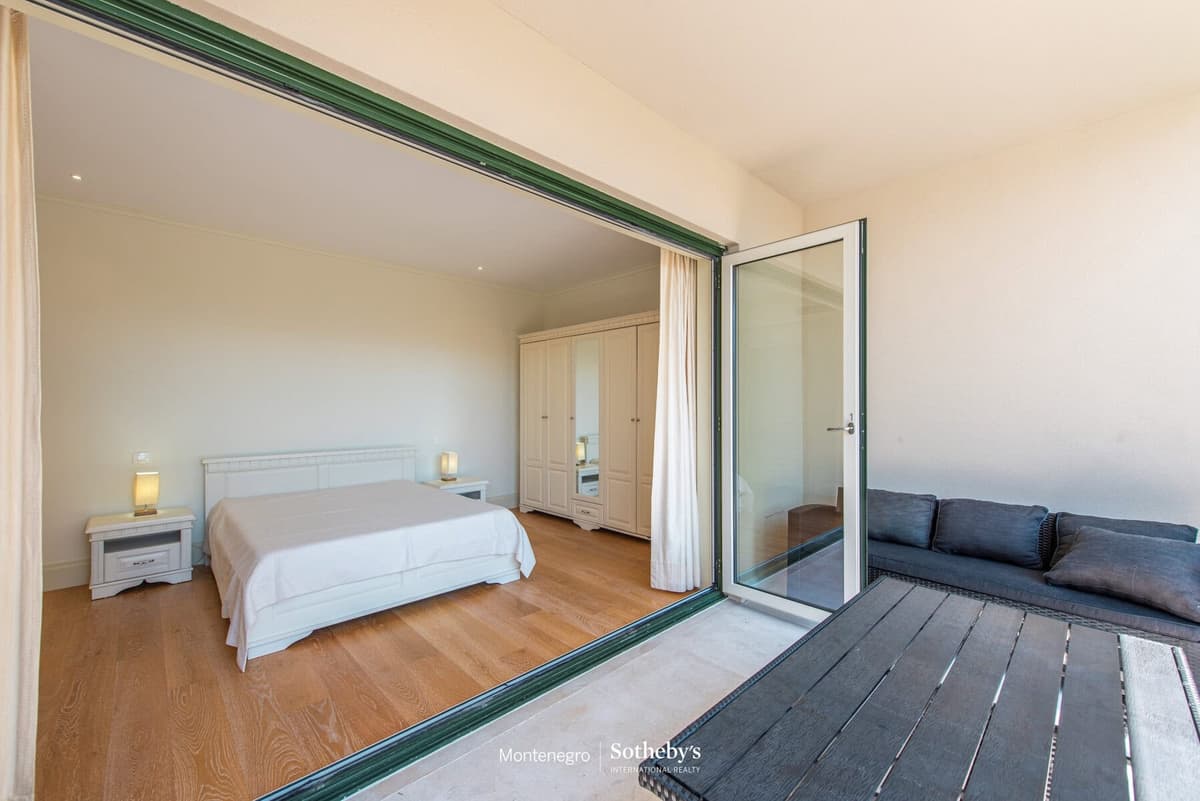 Ozana Two-bedroom Apartment For Rent, Tivat, Porto Montenegro — photo 15 of 17