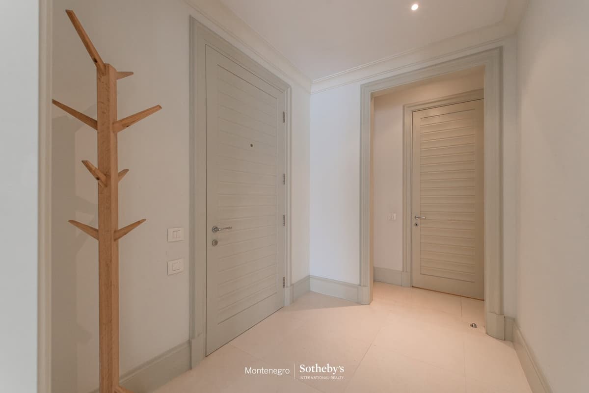 Ozana Two-bedroom Apartment For Rent, Tivat, Porto Montenegro — photo 17 of 17