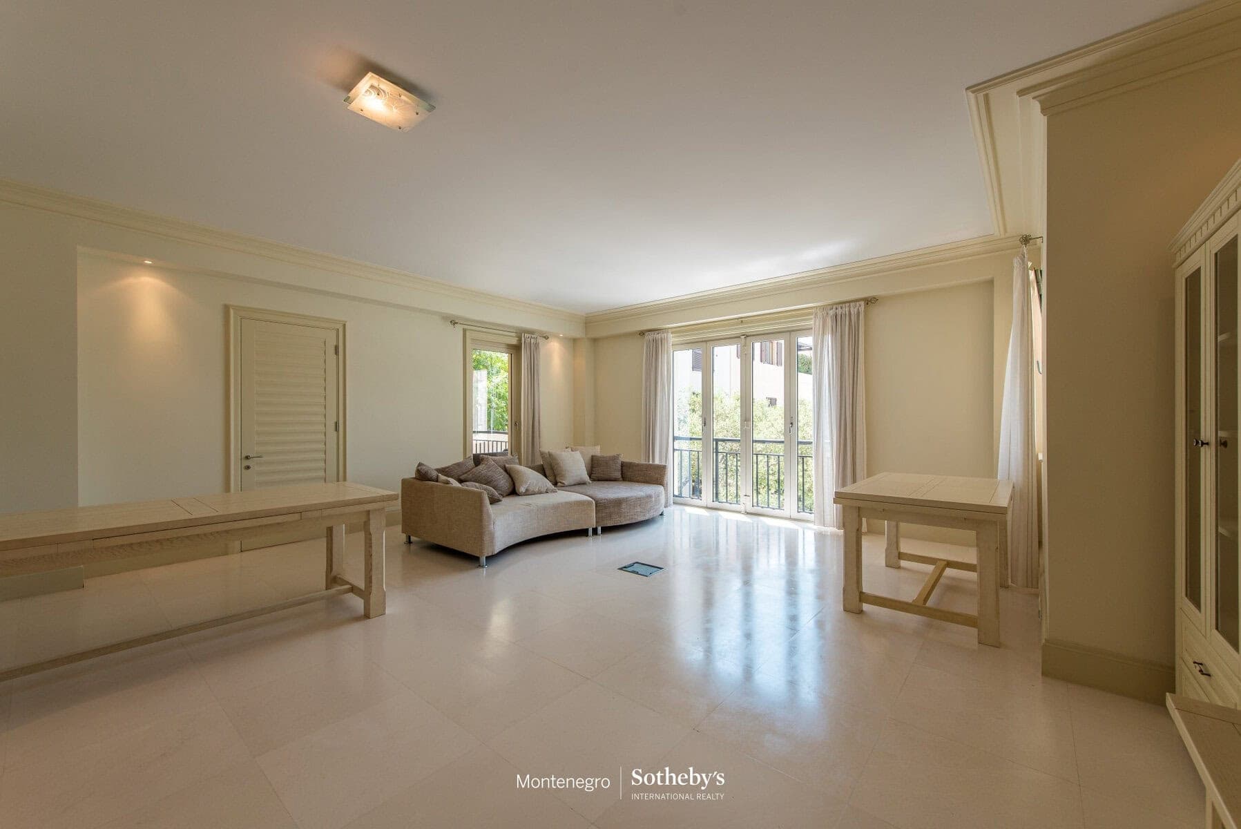 Ozana Two-bedroom Apartment For Rent, Tivat, Porto Montenegro — photo 3 of 17