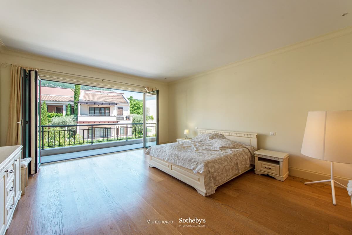 Ozana Two-bedroom Apartment For Rent, Tivat, Porto Montenegro — photo 7 of 17