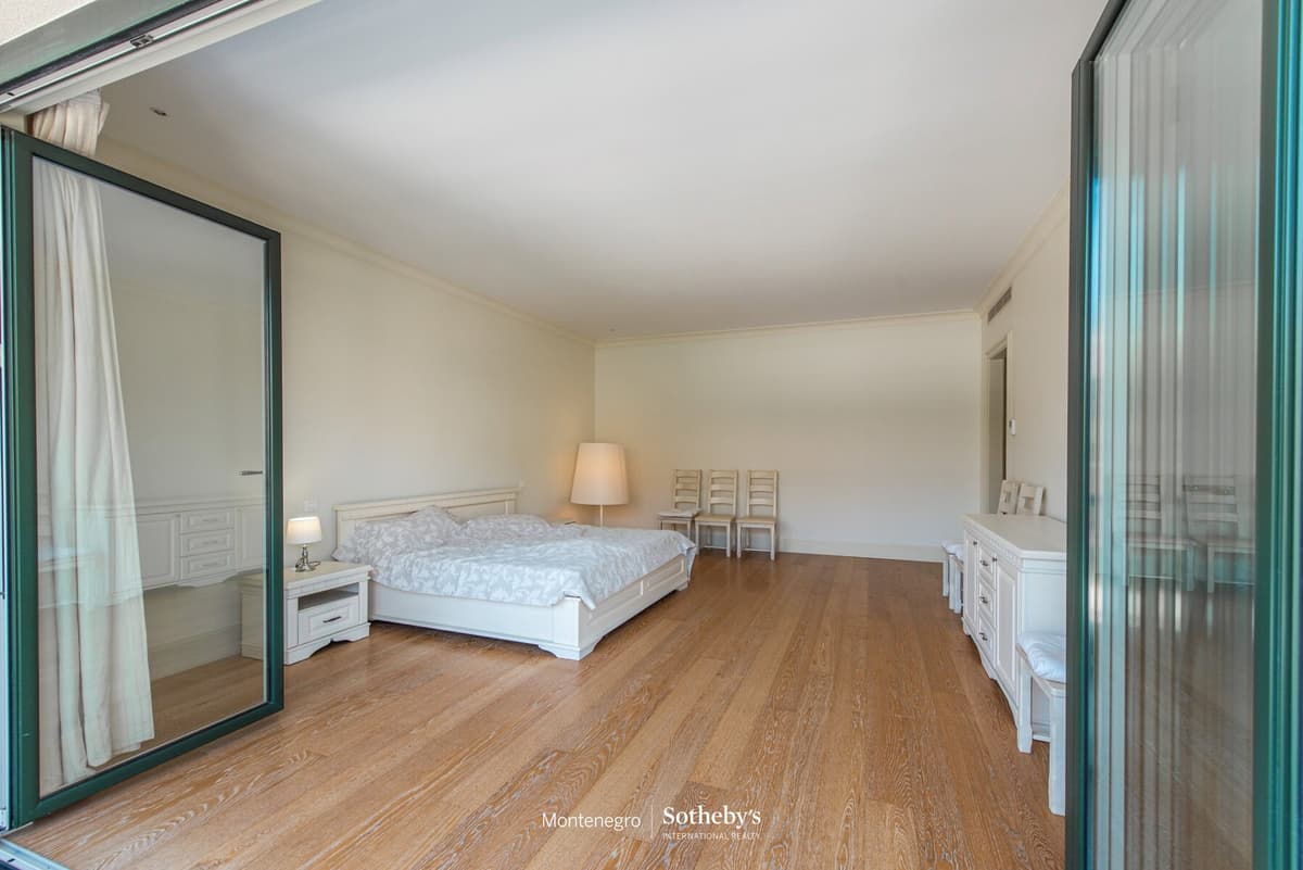 Ozana Two-bedroom Apartment For Rent, Tivat, Porto Montenegro — photo 8 of 17