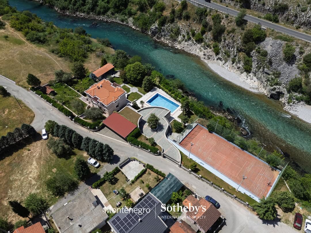 Уникальное поместье на берегу реки, Подгорица — фото 5 из 59