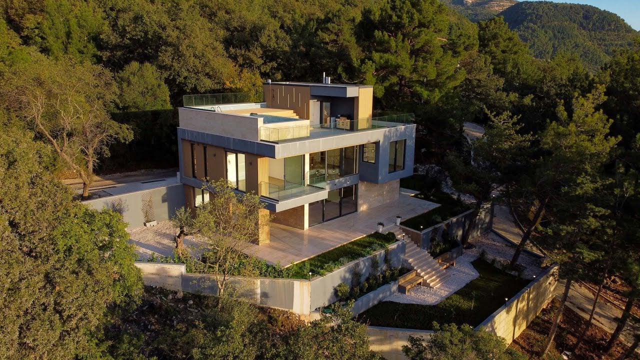 Villa Forest, Kavac