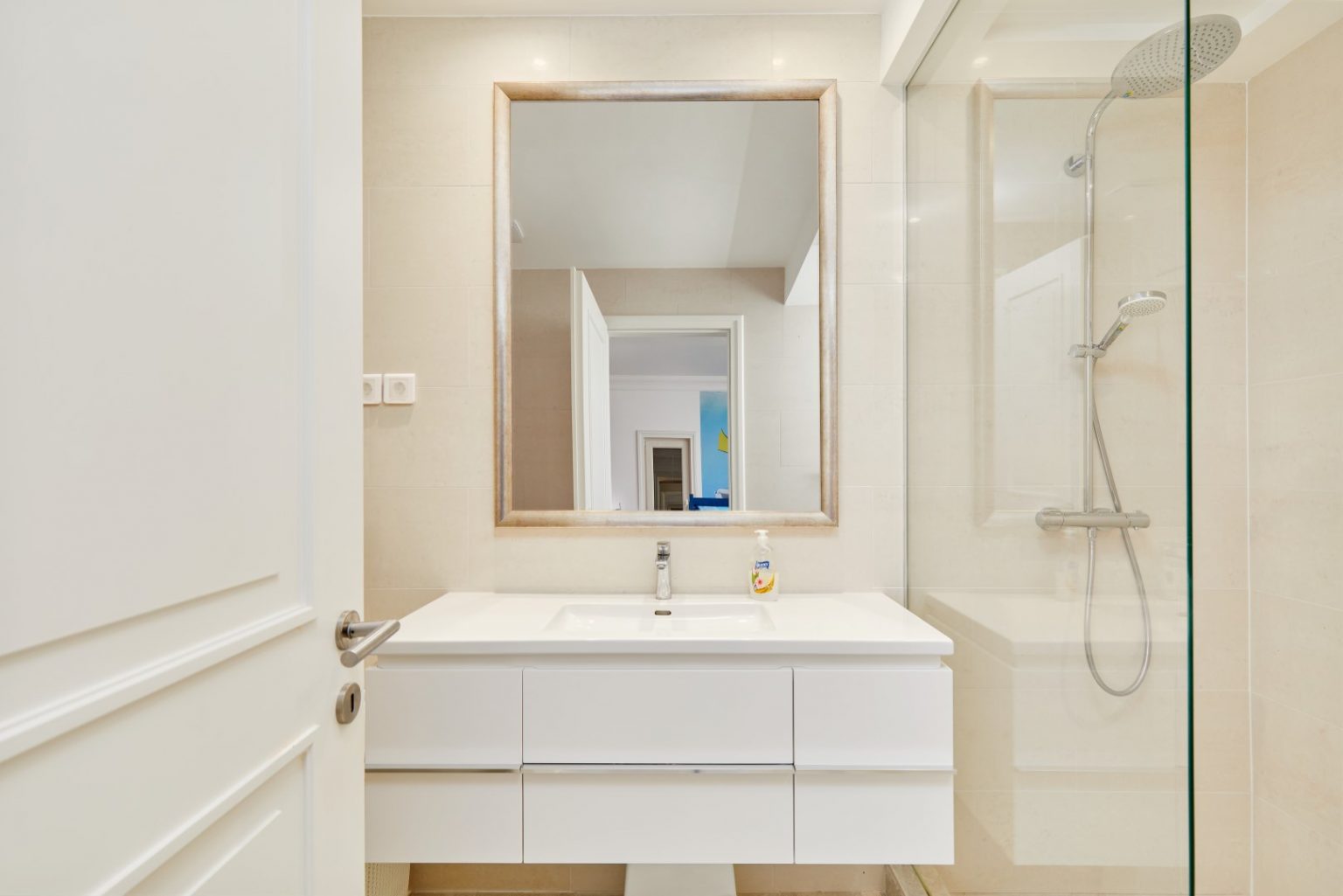 Lavanda Apartment, Lustica Bay