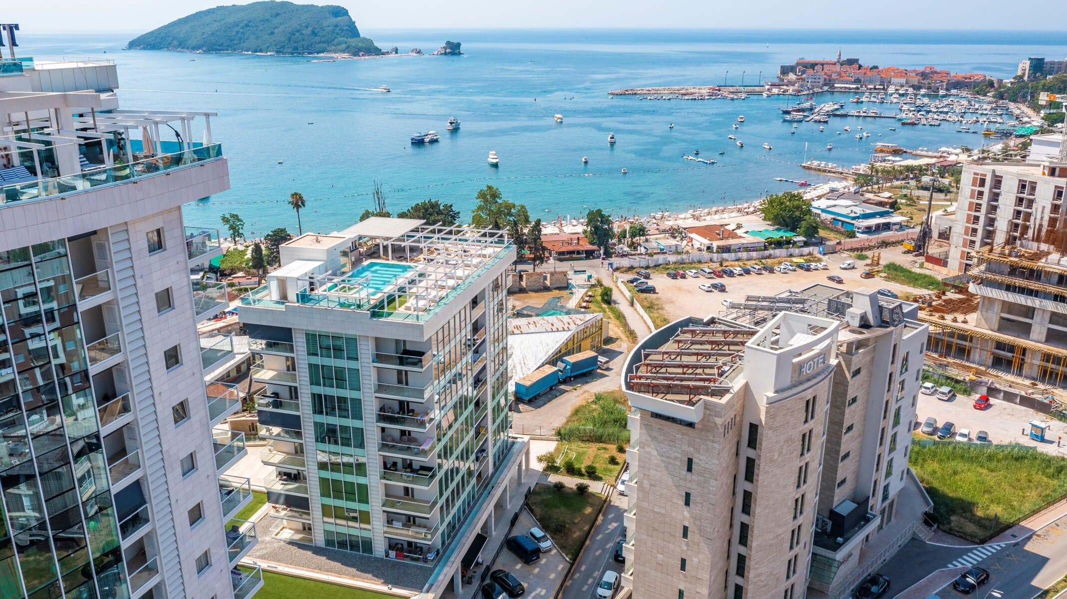 14 Budva Tre Canne – Drei-Zimmer-Wohnung mit Garage in erster Meereslinie