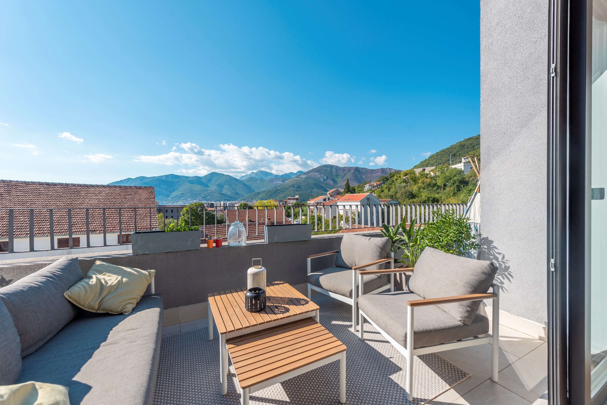 2 bedroom apartment 110 m² Donja Lastva, Montenegro