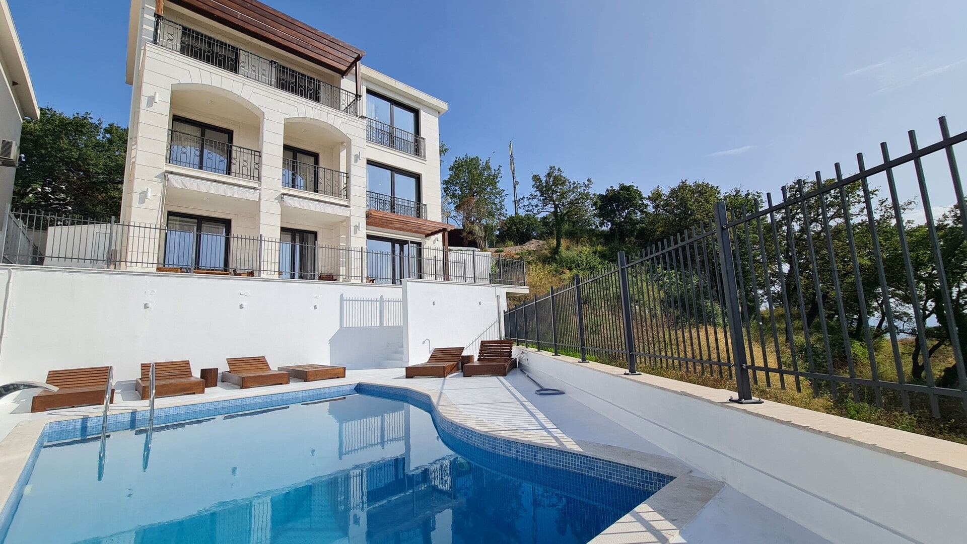 Skocidjevojka 5bdr Villa real estate Montenegro
