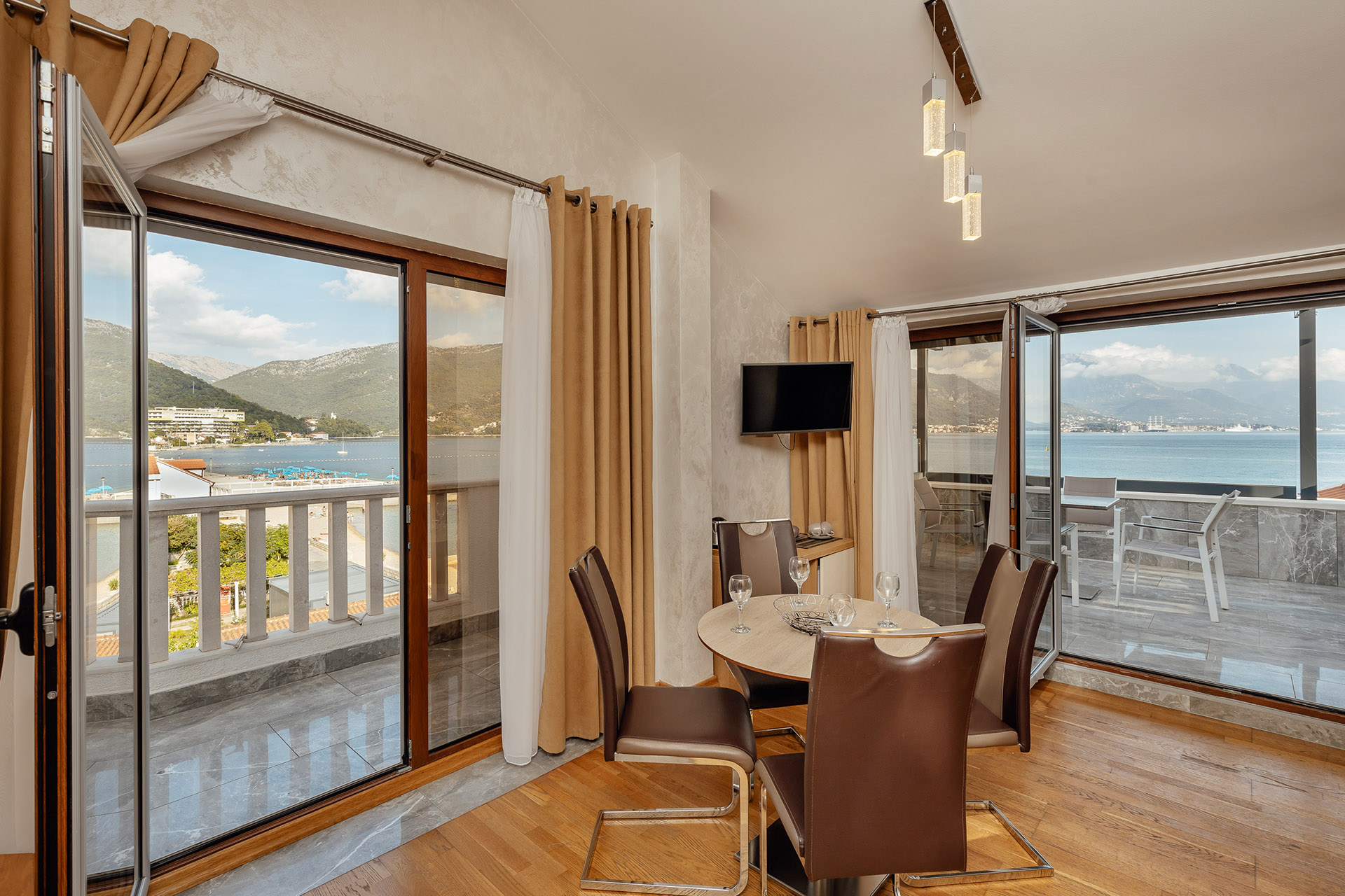 Hotel 784 m² en Bijela, Montenegro