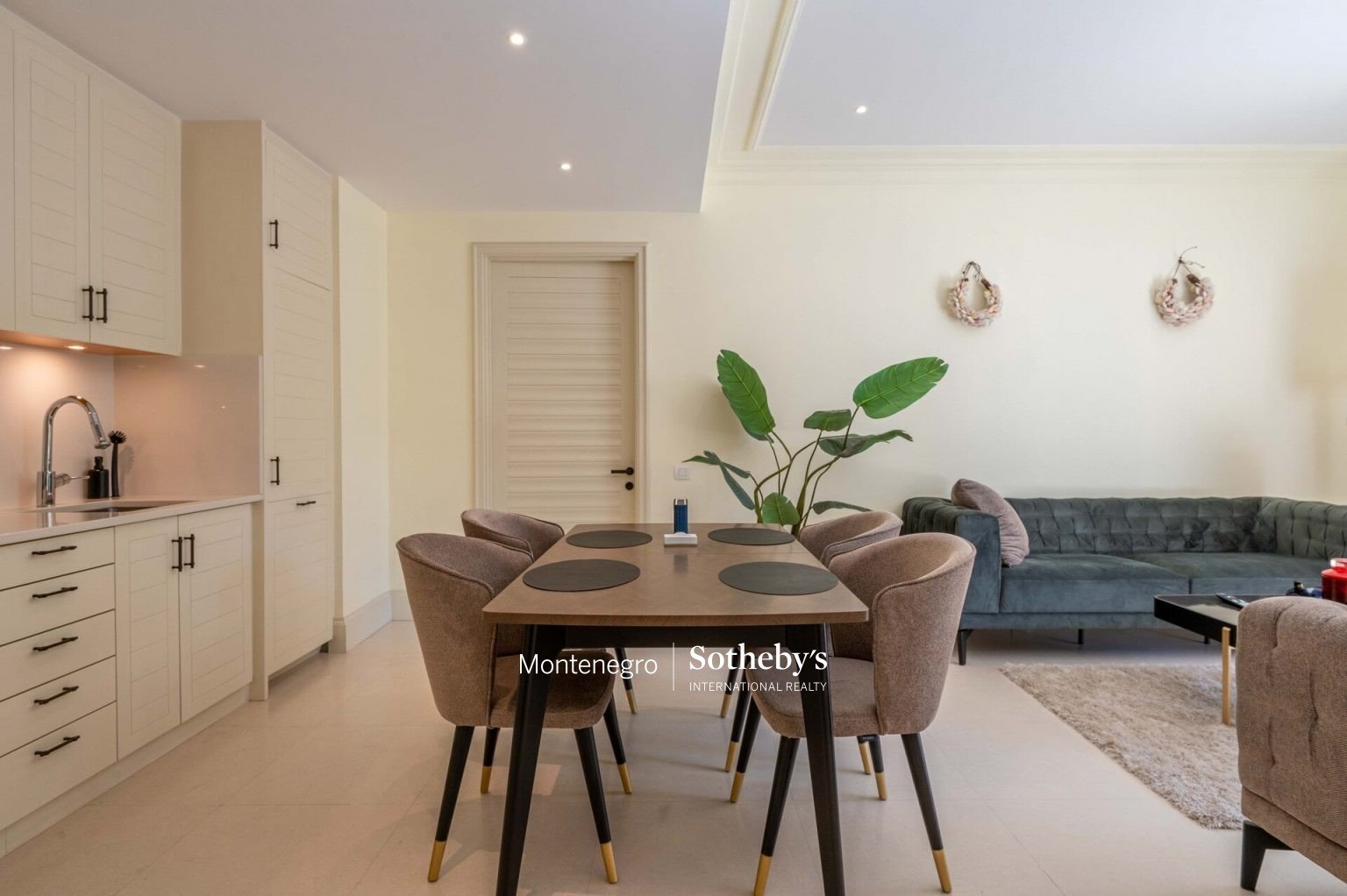 Teuta 2bdr Sea-View Apartment
