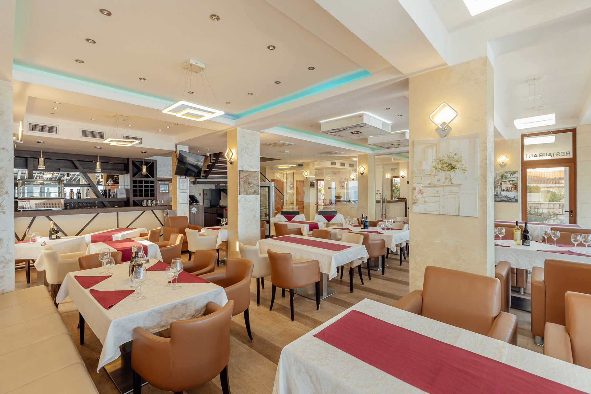 Hotel 784 m² en Bijela, Montenegro