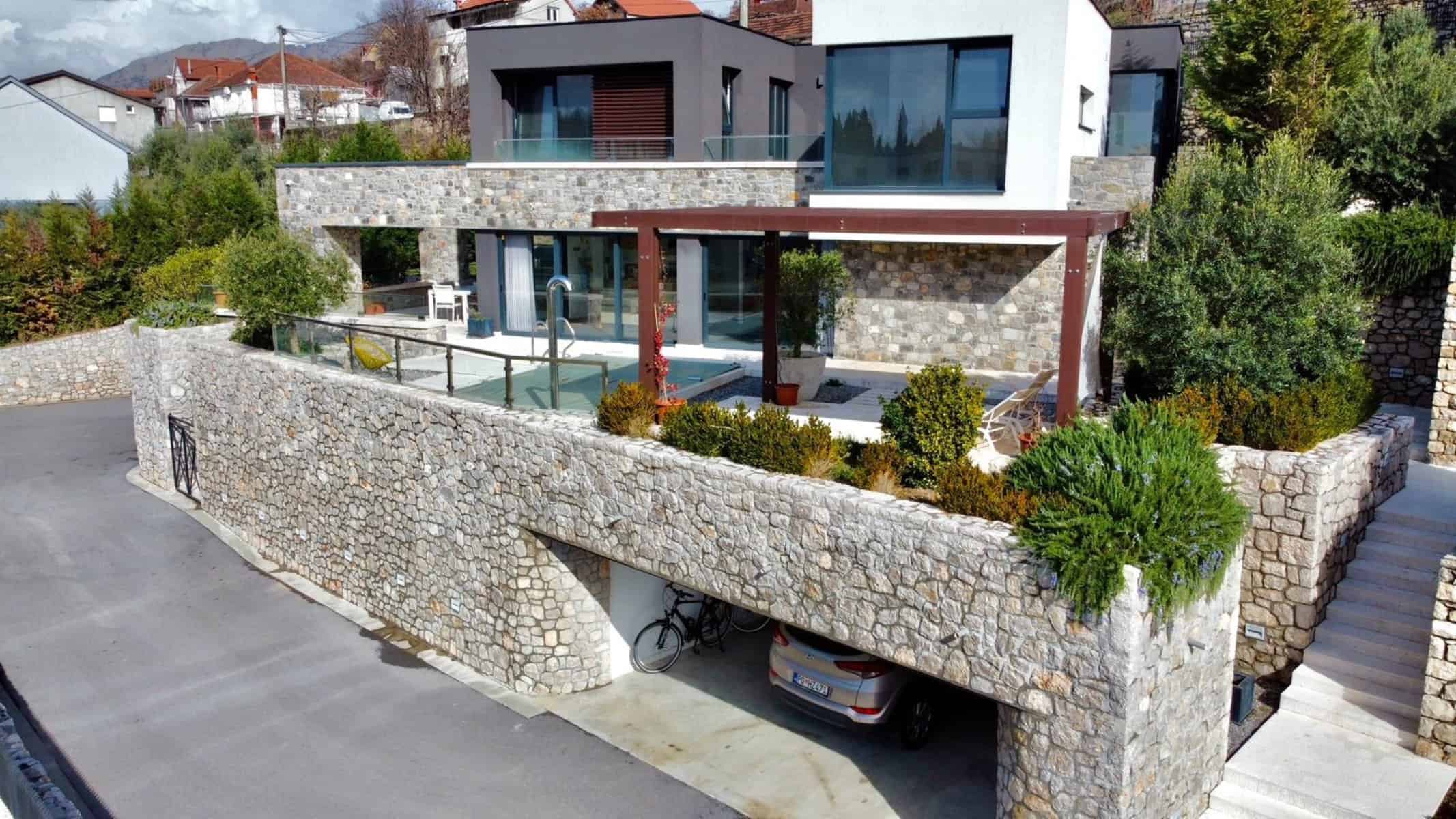 Podgorica 3bdr Luxury Villa