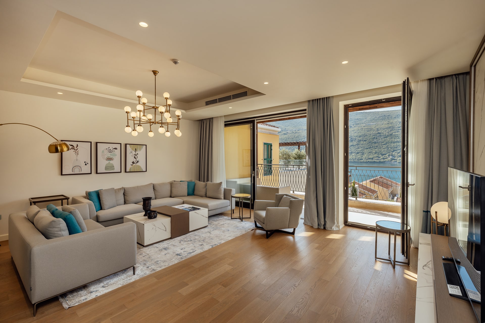 Mieszkanie 4 pokoi 290 m² Kumbor, Czarnogóra
