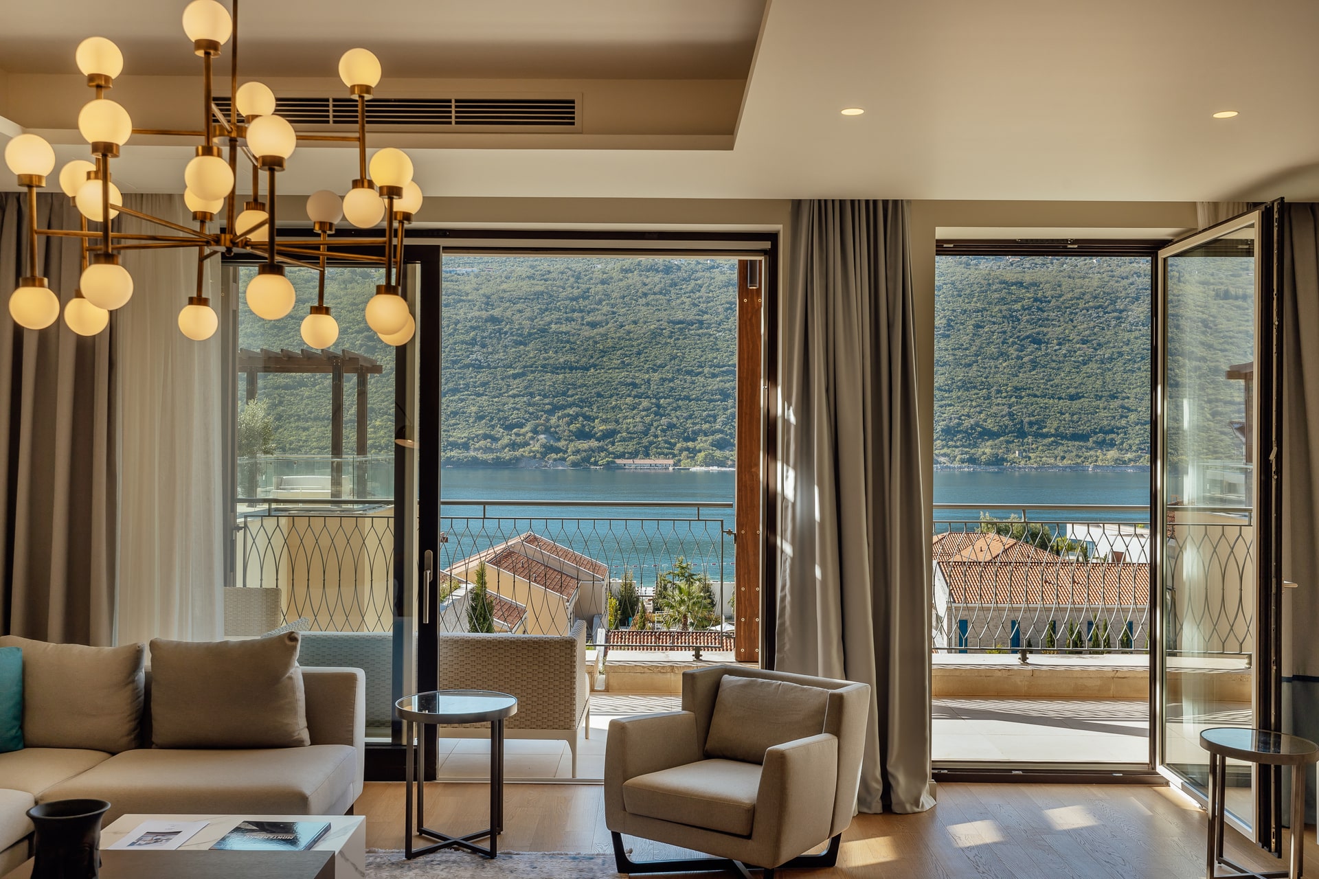 Mieszkanie 4 pokoi 290 m² Kumbor, Czarnogóra