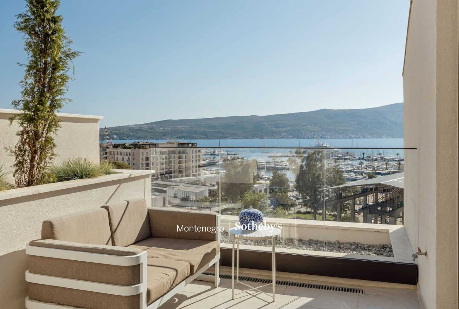 Thea Duplex Penthouse, Boka Place