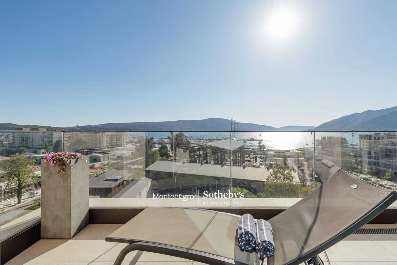 Thea Duplex Penthouse, Boka Place