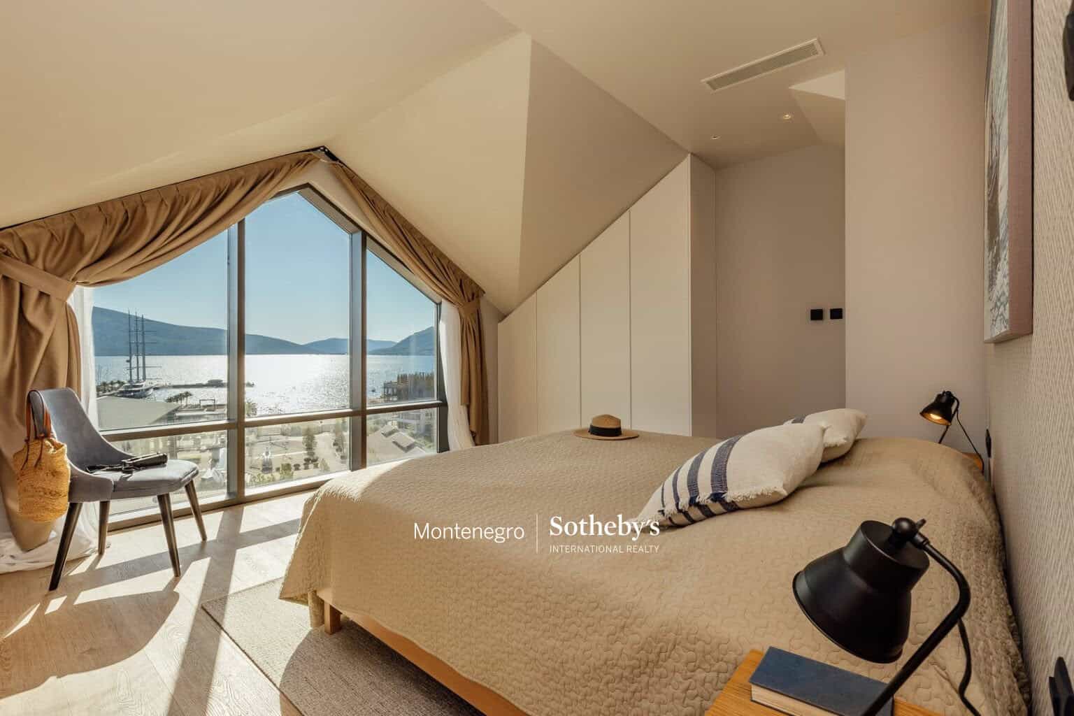 Thea Duplex Penthouse, Boka Place