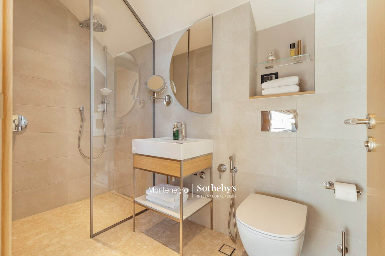 Thea Duplex Penthouse, Boka Place