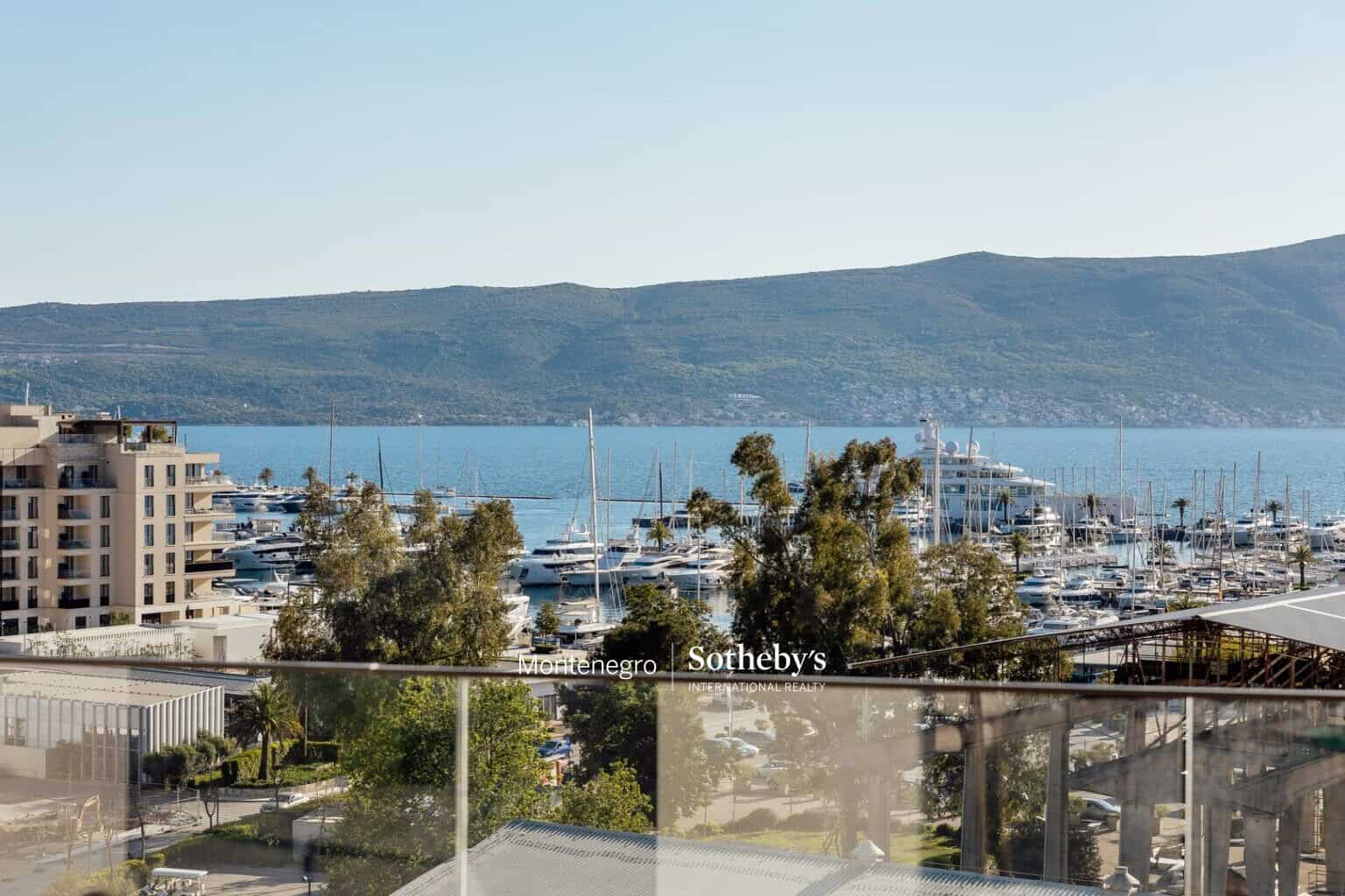 Thea Duplex Penthouse, Boka Place