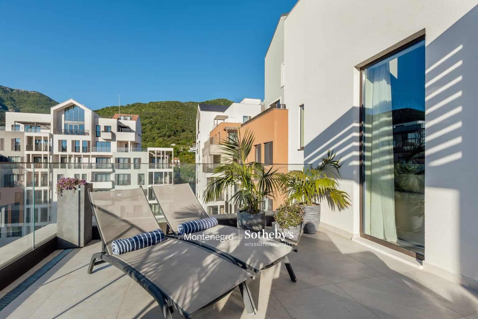 Thea Duplex Penthouse, Boka Place