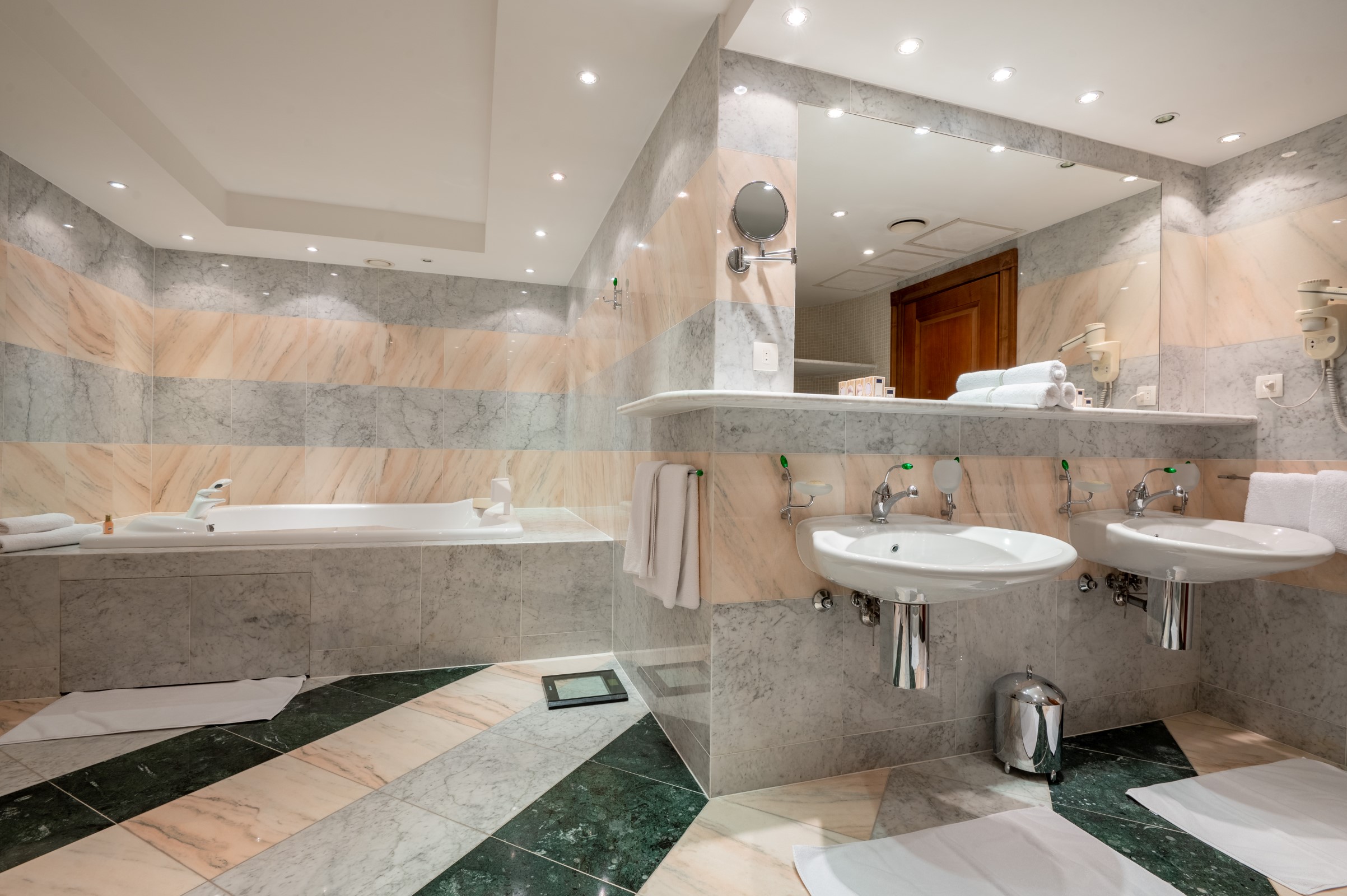 Villa 15 bedrooms 959 m² Sveti Stefan, Montenegro