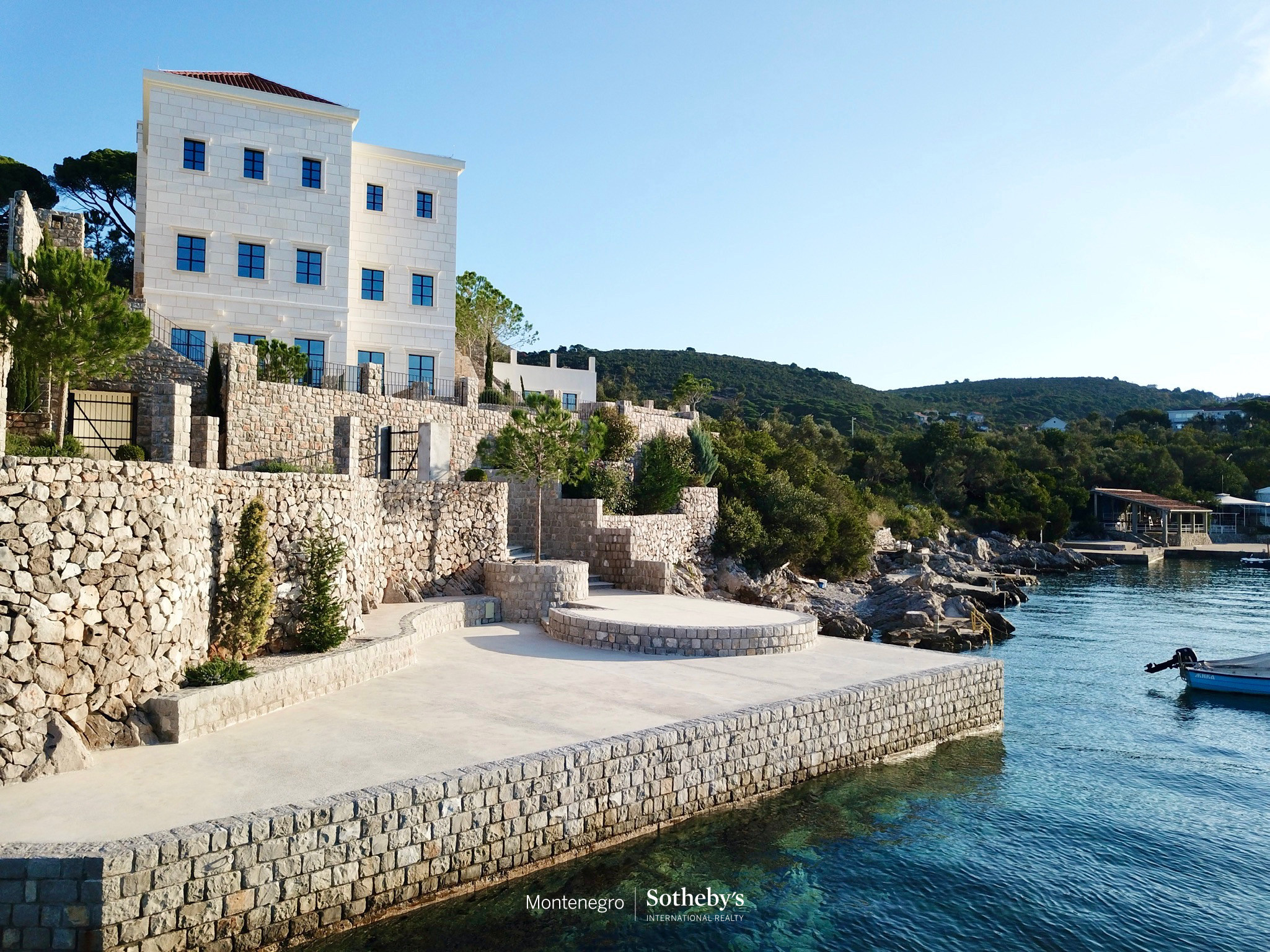 A one-of-a-kind luxurious villa in a prestigious location in the Lustica peninsula.